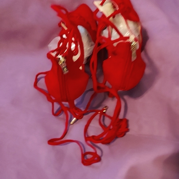 Shoes - Picture 3 of 4